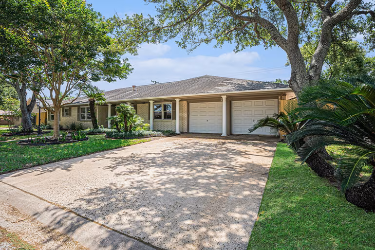 Photo 2 of 33 Maple Lane, Galveston, TX