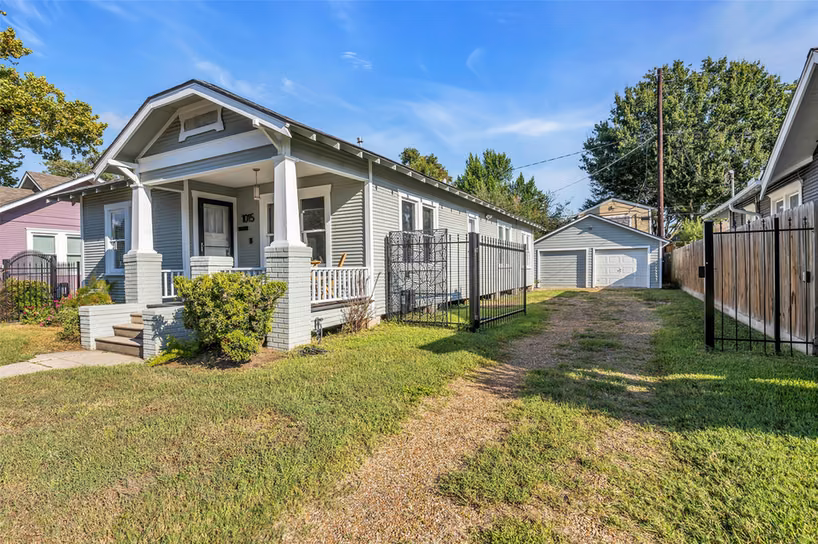 Photo 2 of 1015 E 14th Street, Houston, TX 77009