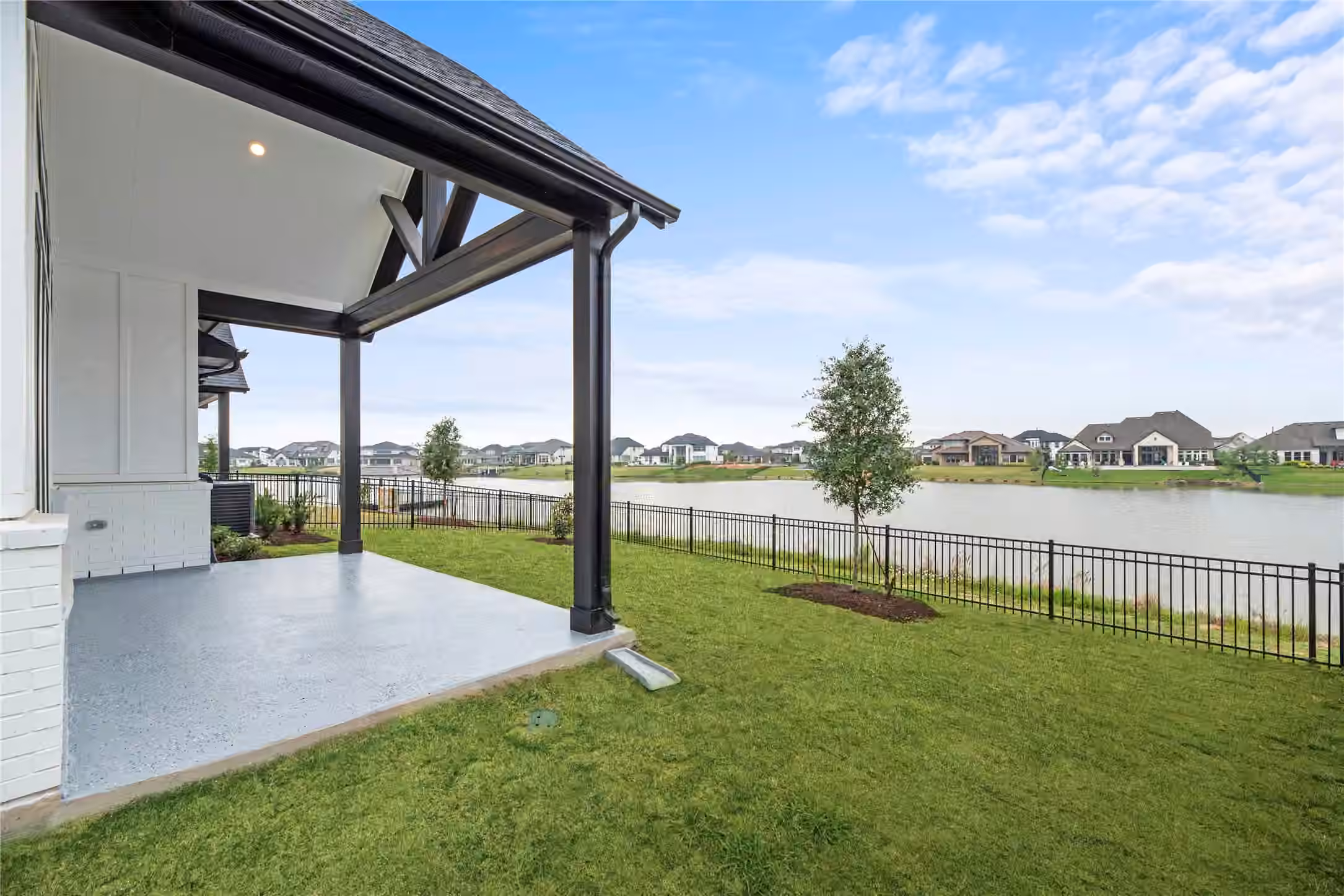 Photo 4 of 18207 W Shoreline Vista Lane, Cypress, TX