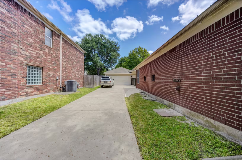Photo 4 of 11826 Canyon Mills Drive, Houston, TX