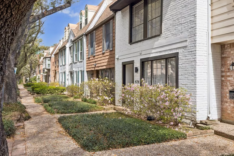 Photo 4 of 474 N Post Oak Lane, Houston, TX
