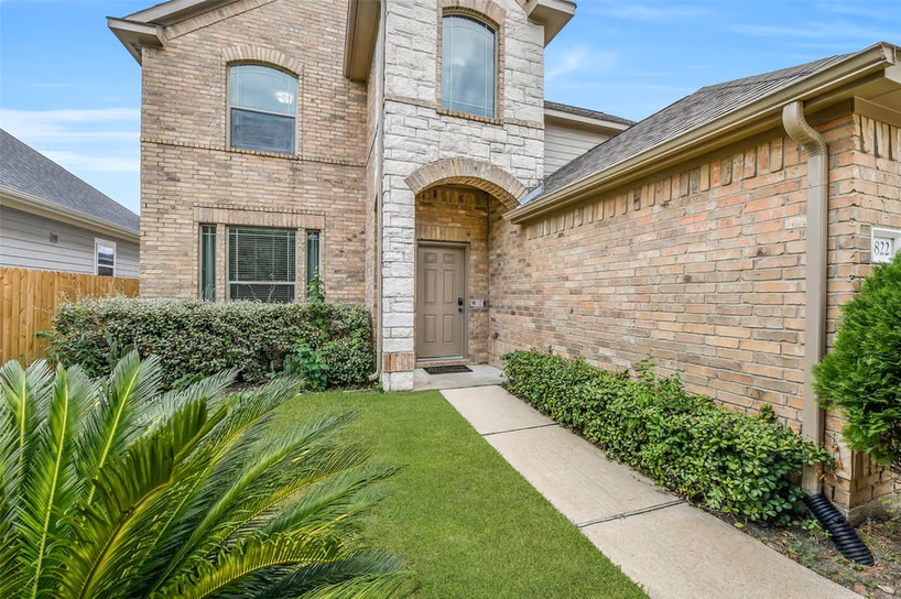Photo 3 of 3822 St Simon Manor Drive, Houston, TX