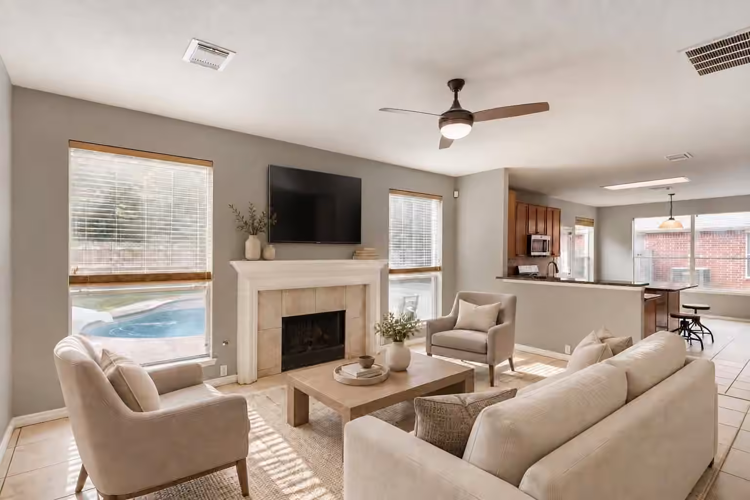 Photo 5 of 18715 Woodglen Shadows Drive, Humble, TX