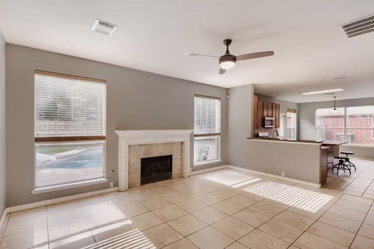 Photo 6 of 18715 Woodglen Shadows Drive, Humble, TX