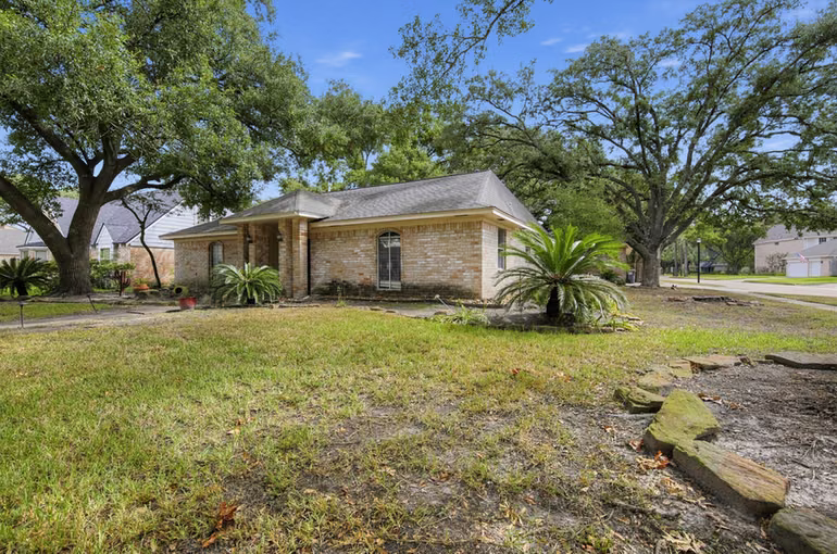 Photo 3 of 15502 Chichester Lane, Jersey Village, TX