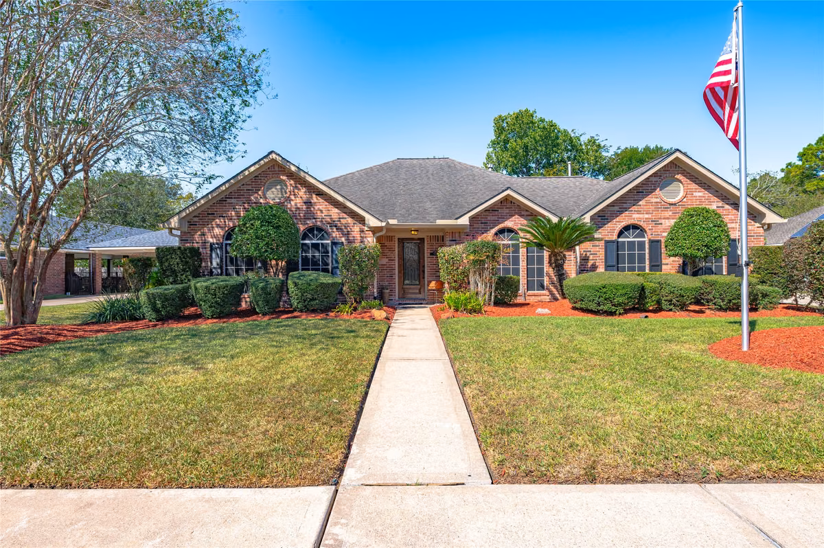 Photo of 505 Twin Pines Drive, Friendswood, TX 77546
