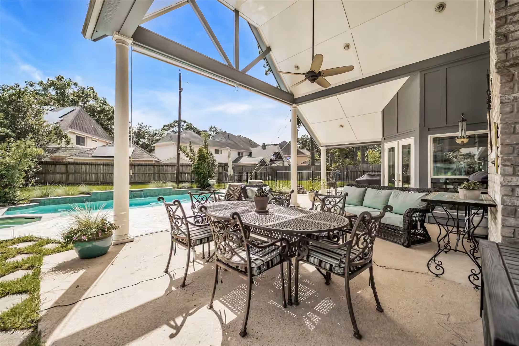 Photo 4 of 8018 Northbridge Drive, Spring, TX