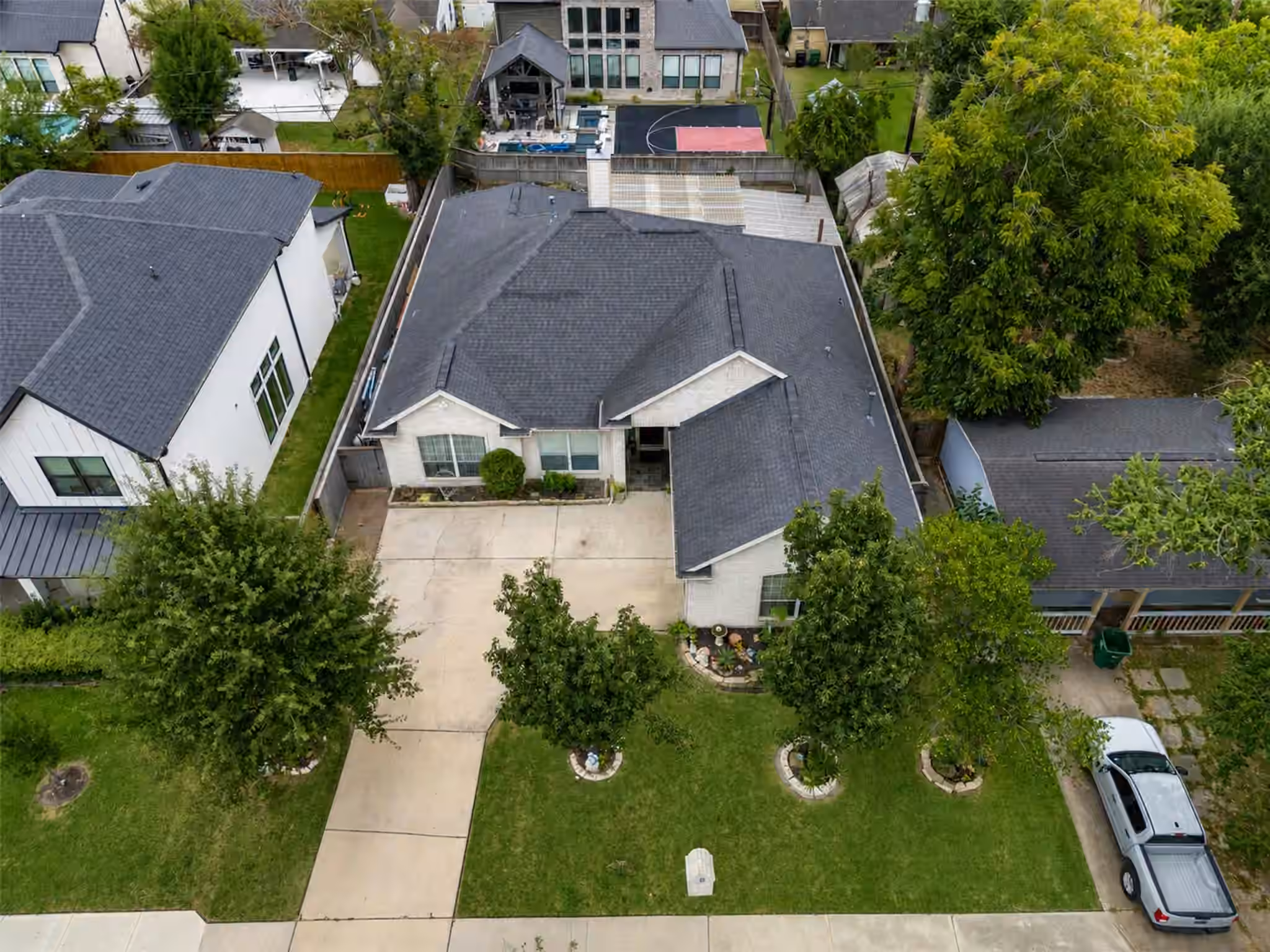 Photo 2 of 1914 Restridge Drive, Houston, TX
