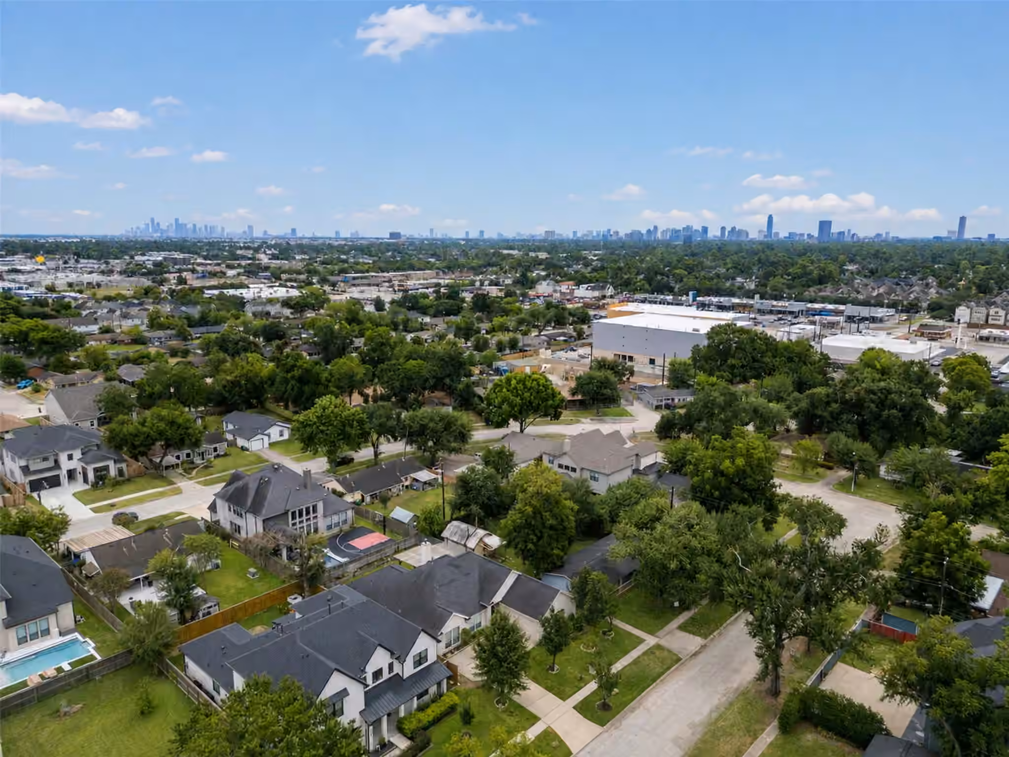 Photo 4 of 1914 Restridge Drive, Houston, TX
