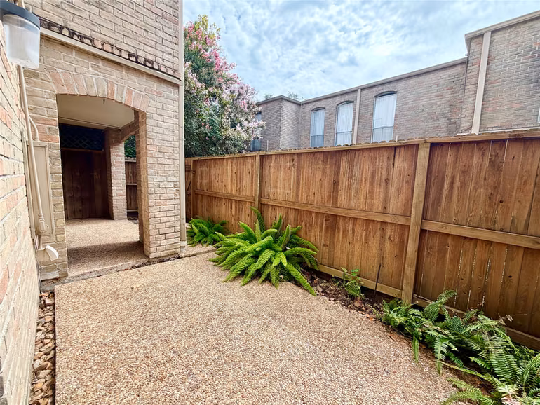 Photo 2 of 4639 Wild Indigo Street 463, Houston, TX