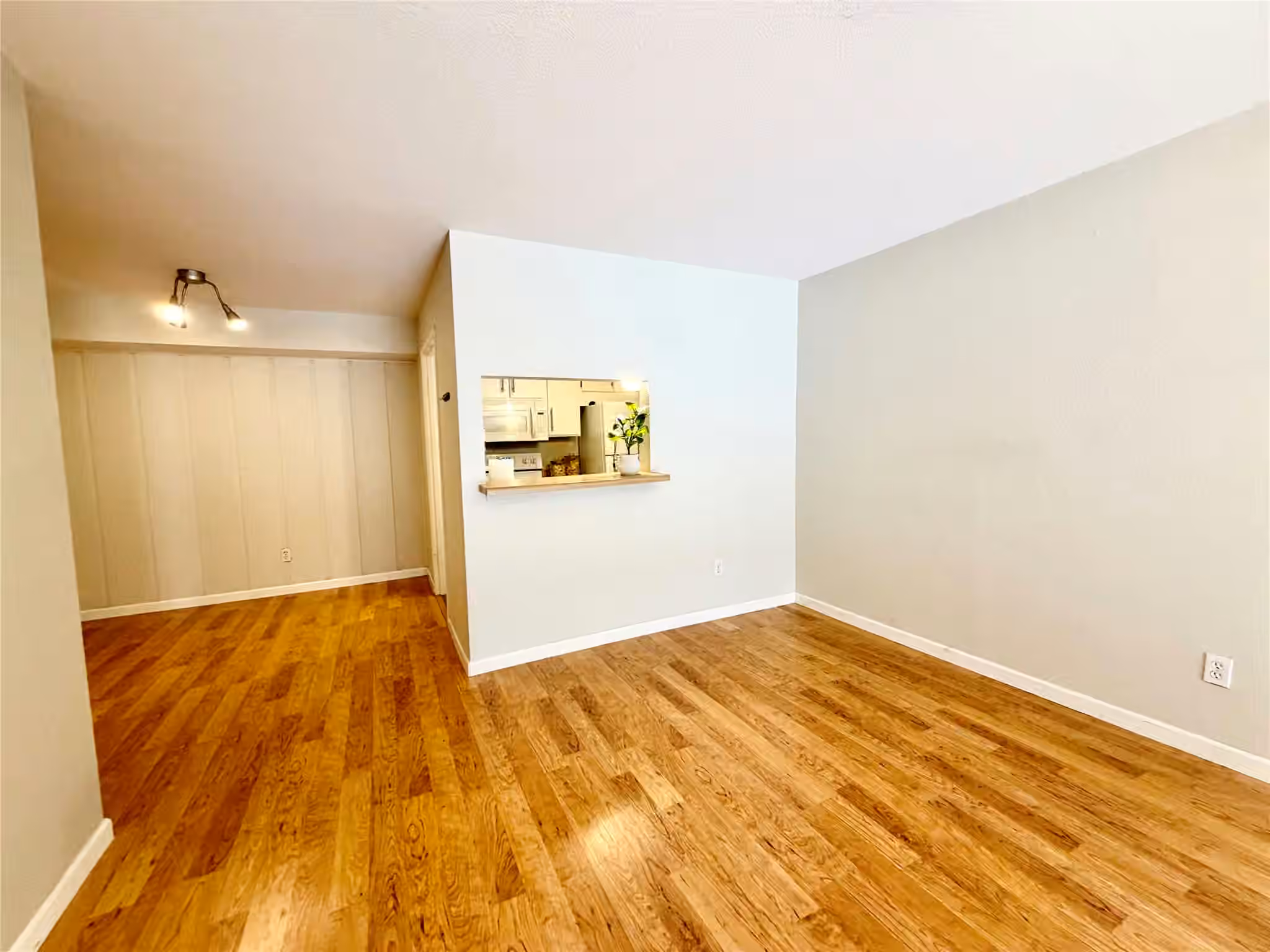 Photo 3 of 4639 Wild Indigo Street 463, Houston, TX