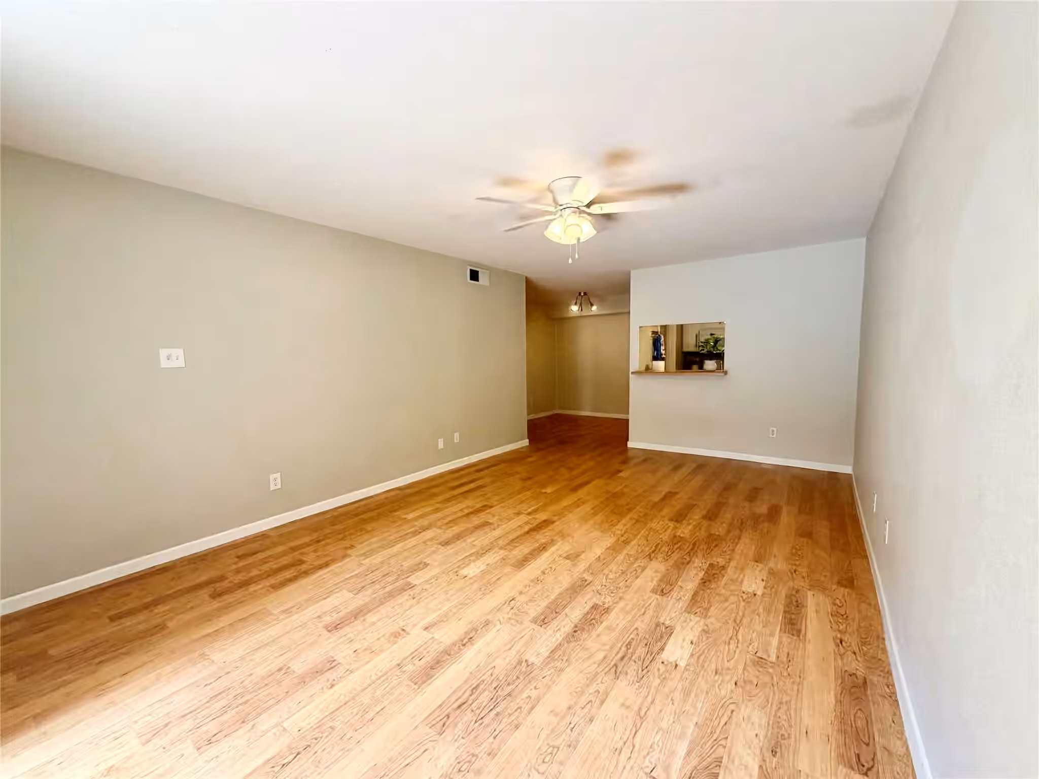 Photo 4 of 4639 Wild Indigo Street 463, Houston, TX