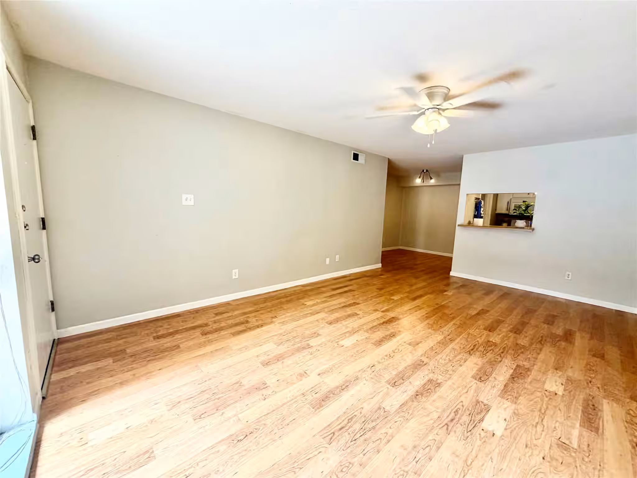 Photo 5 of 4639 Wild Indigo Street 463, Houston, TX