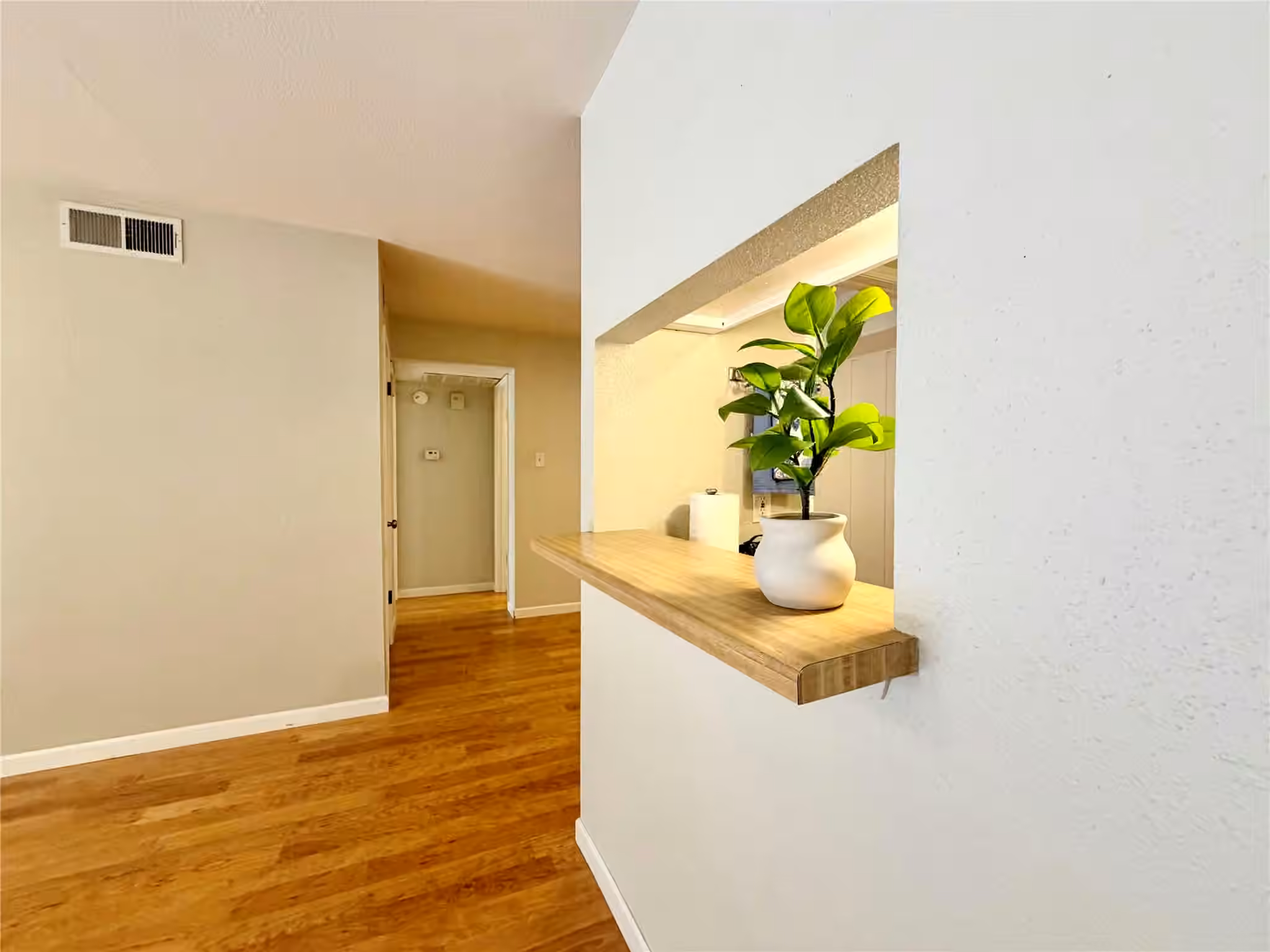 Photo 6 of 4639 Wild Indigo Street 463, Houston, TX