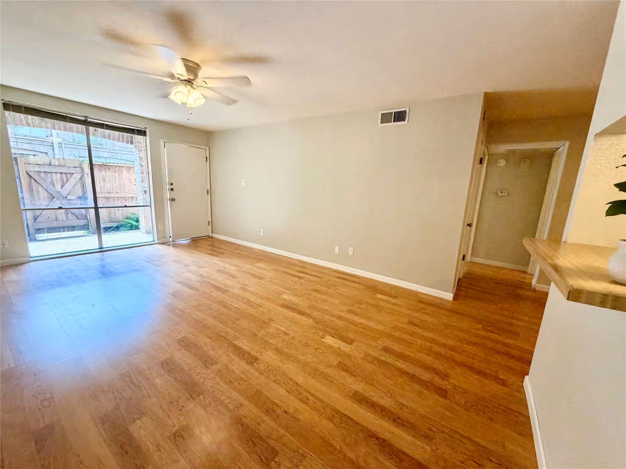 Photo 7 of 4639 Wild Indigo Street 463, Houston, TX