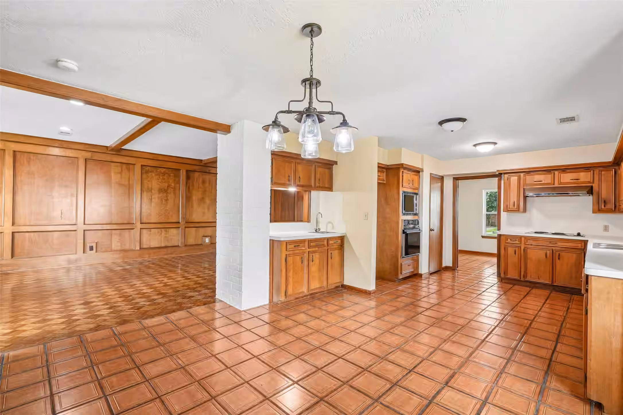 Photo 6 of 2275 Woodland Springs Street, Houston, TX