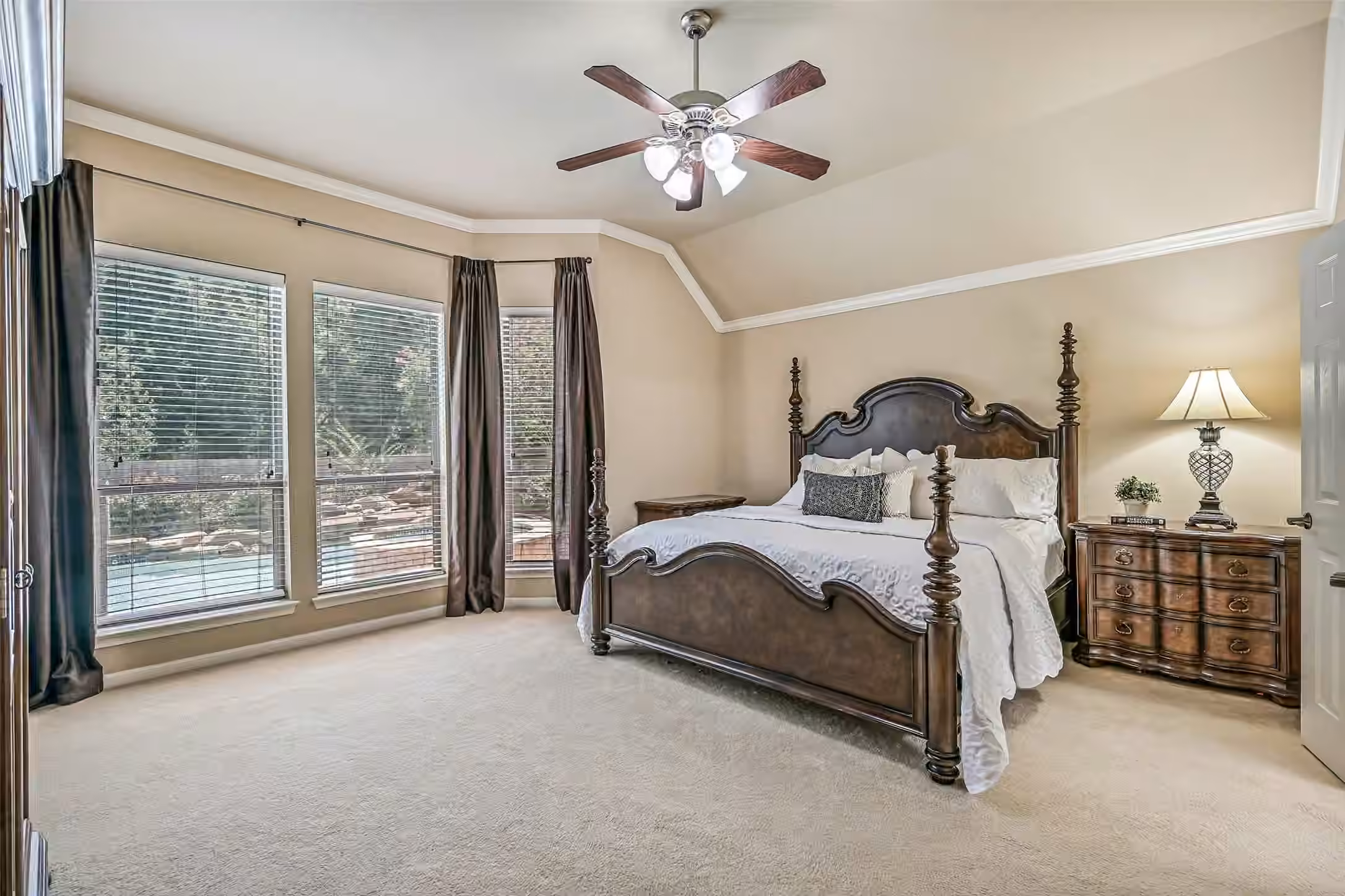 Photo 5 of 2427 Pioneer Oaks Drive, Fresno, TX