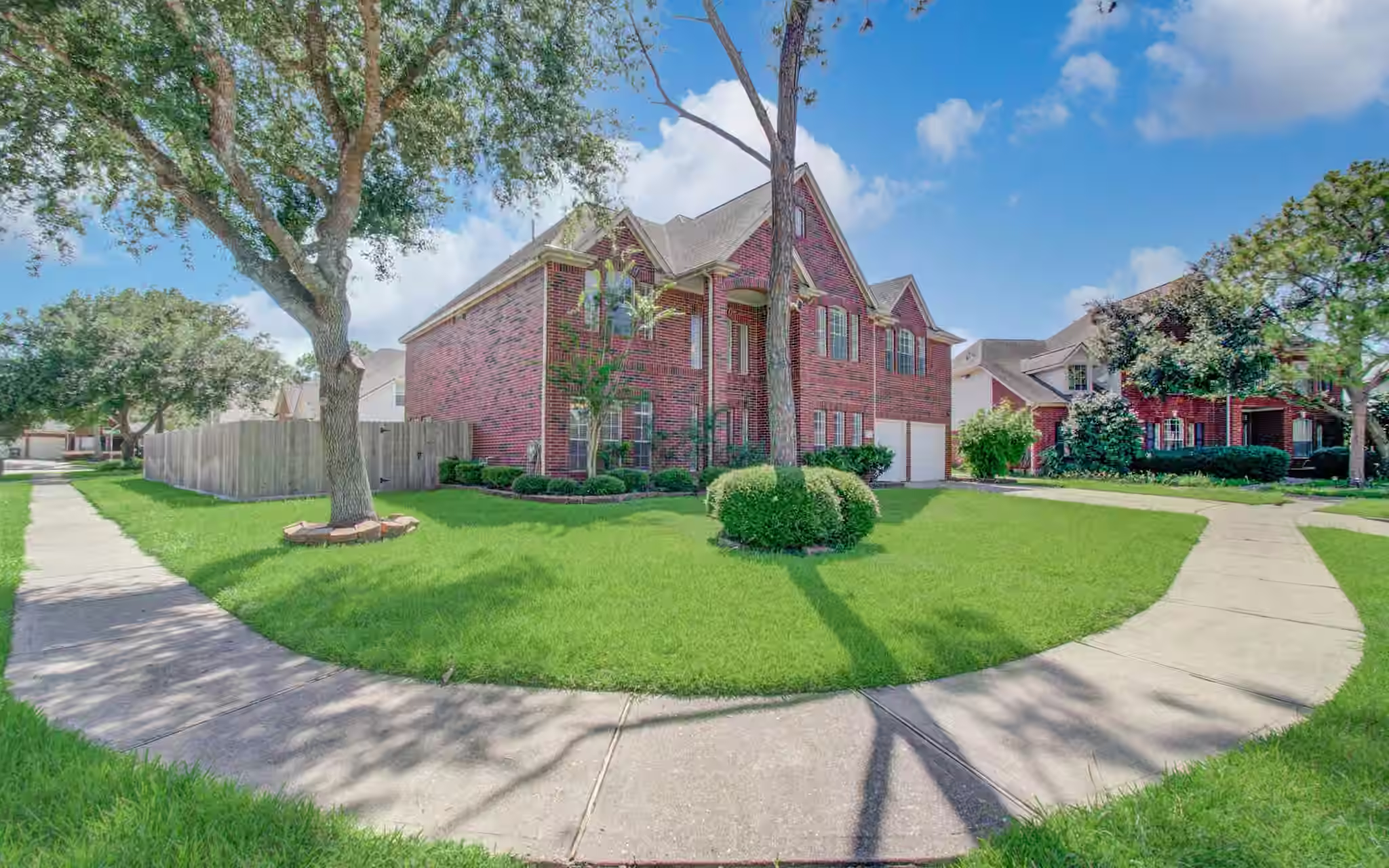 Photo 2 of 1402 Pine Knot Court, Pearland, TX