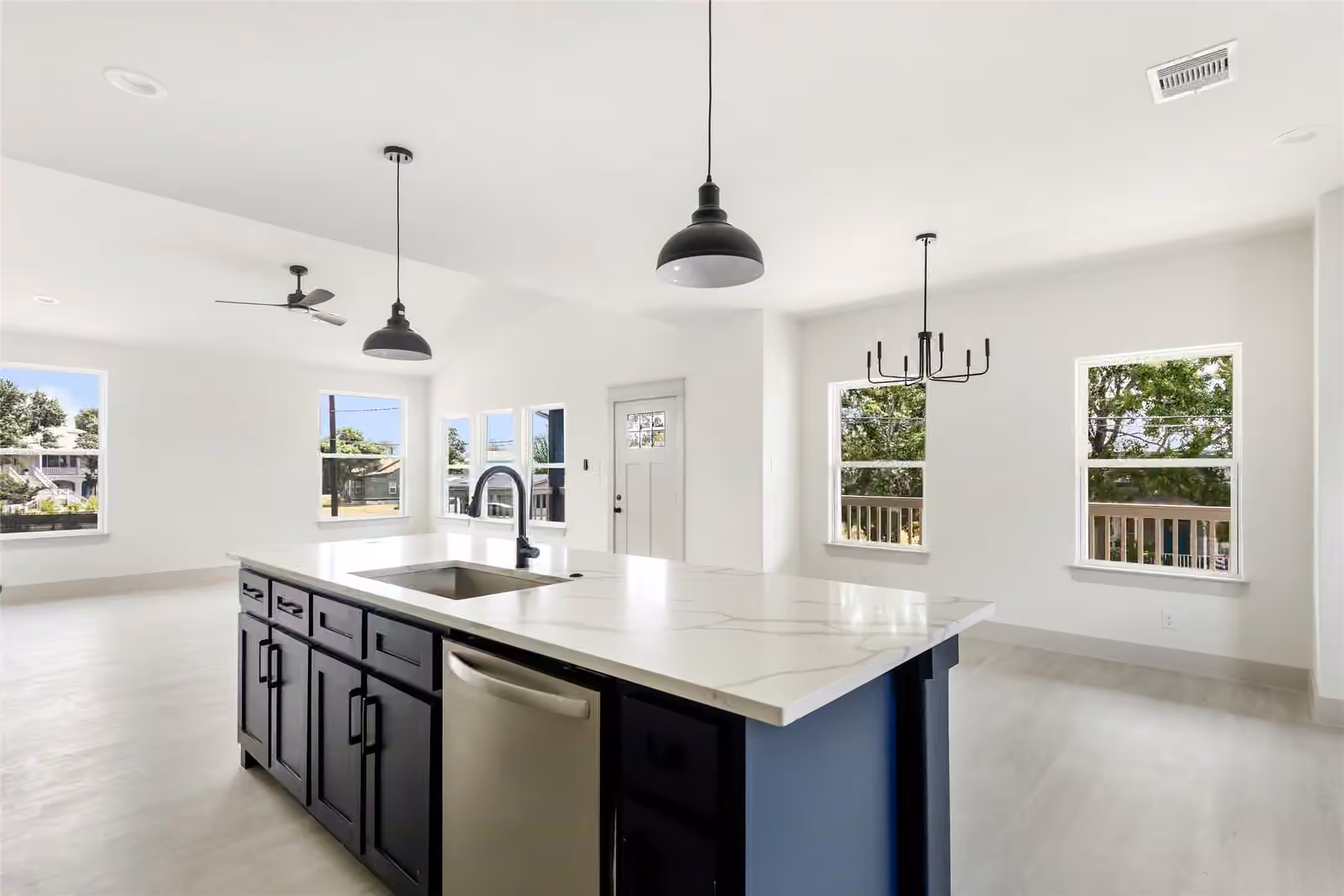 Photo 4 of 112 Dwire Drive, La Porte, TX