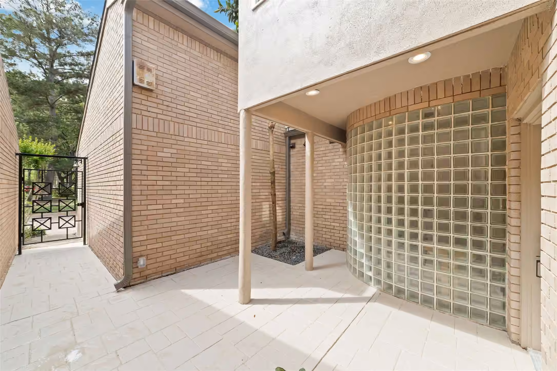 Photo 3 of 9374 Briar Forest Drive, Houston, TX