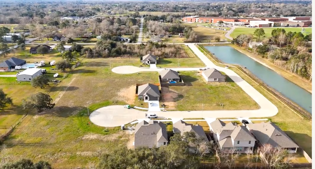Photo 5 of 15827 Red Maple Lane, Santa Fe, TX