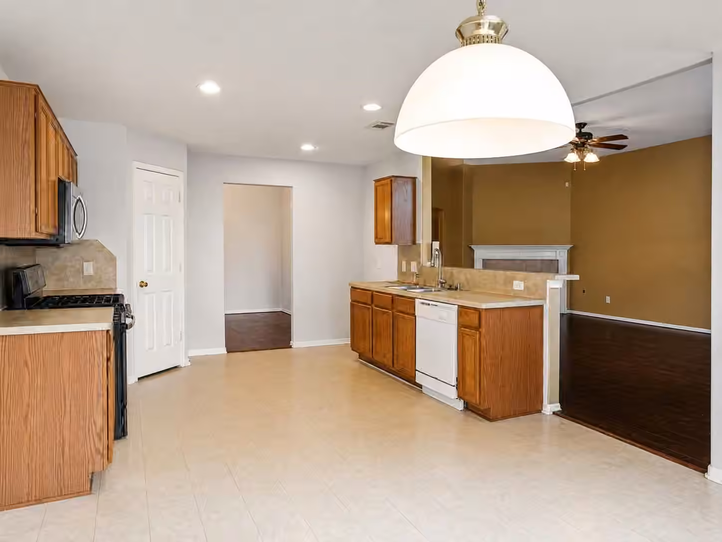 Photo 5 of 16442 Sylvan Dale Drive, Humble, TX
