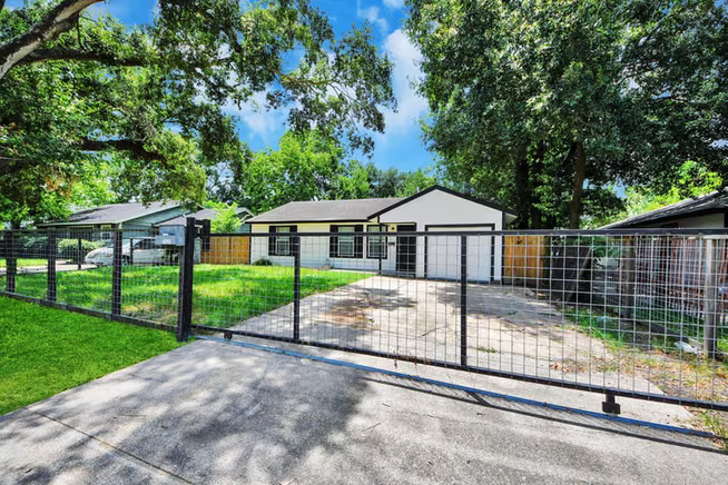 Photo 3 of 4914 Enyart Street, Houston, TX