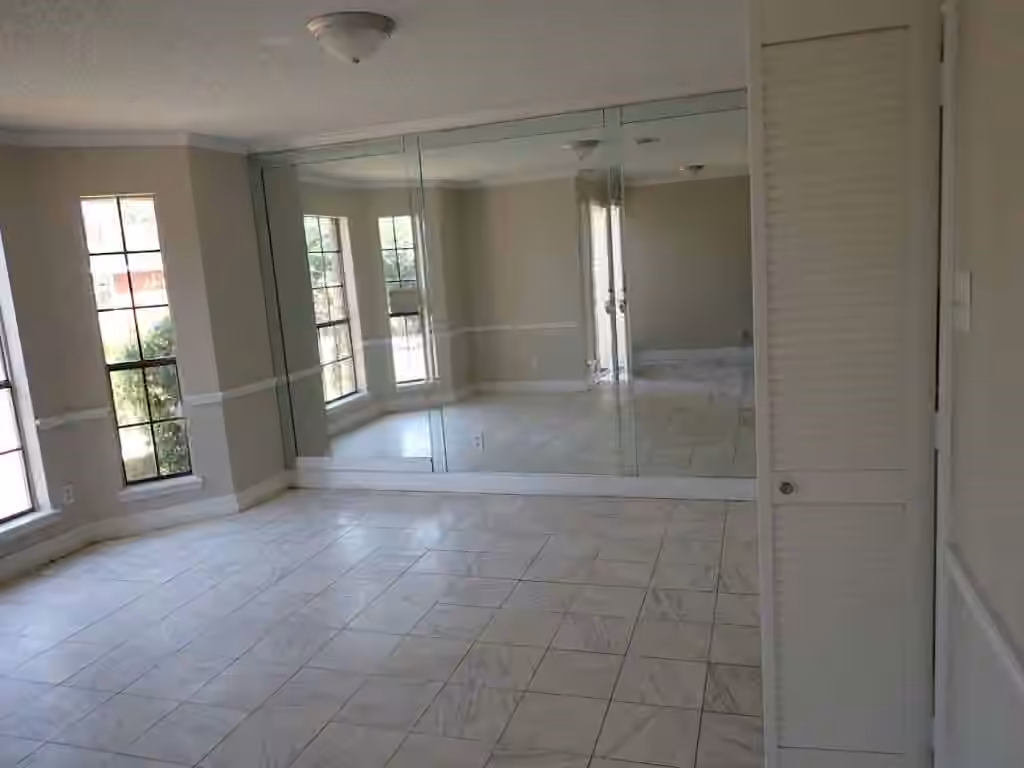 Photo 6 of 5407 Victoria Drive, Rosharon, TX
