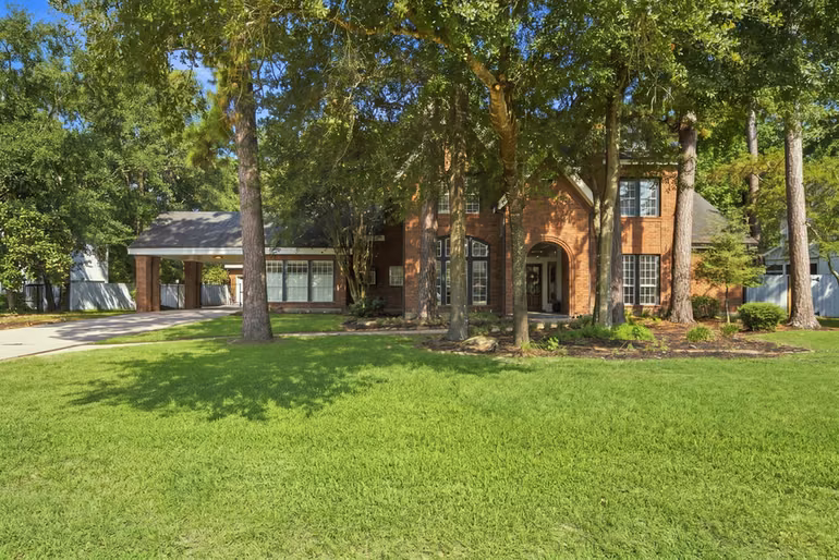 Photo 2 of 23 S Brokenfern Drive, The Woodlands, TX