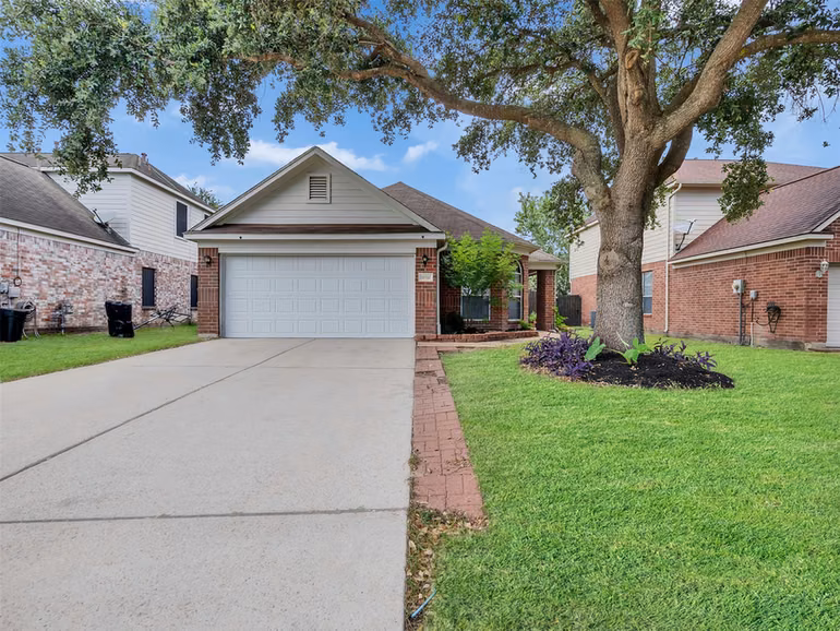 Photo 5 of 19510 Brook Village Road, Houston, TX
