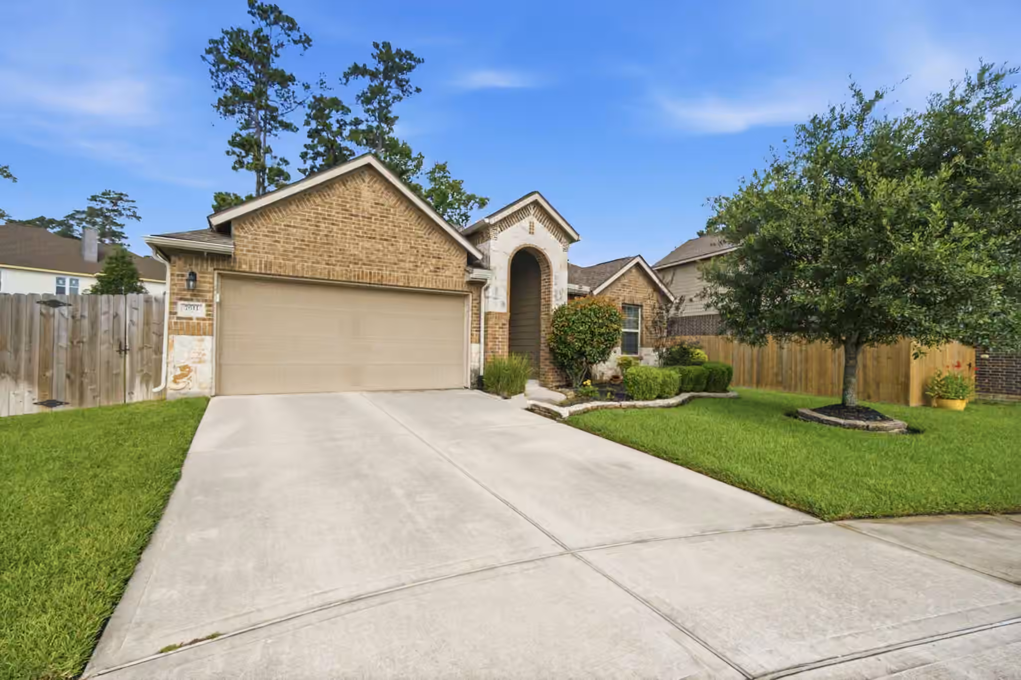 Photo 3 of 7611 Willow School Drive, Spring, TX