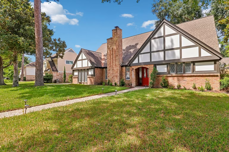 Photo 2 of 11622 Cypresswood Drive, Houston, TX