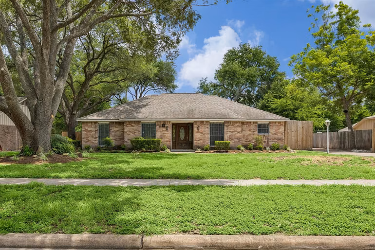 Photo 2 of 15510 Jersey Drive, Houston, TX