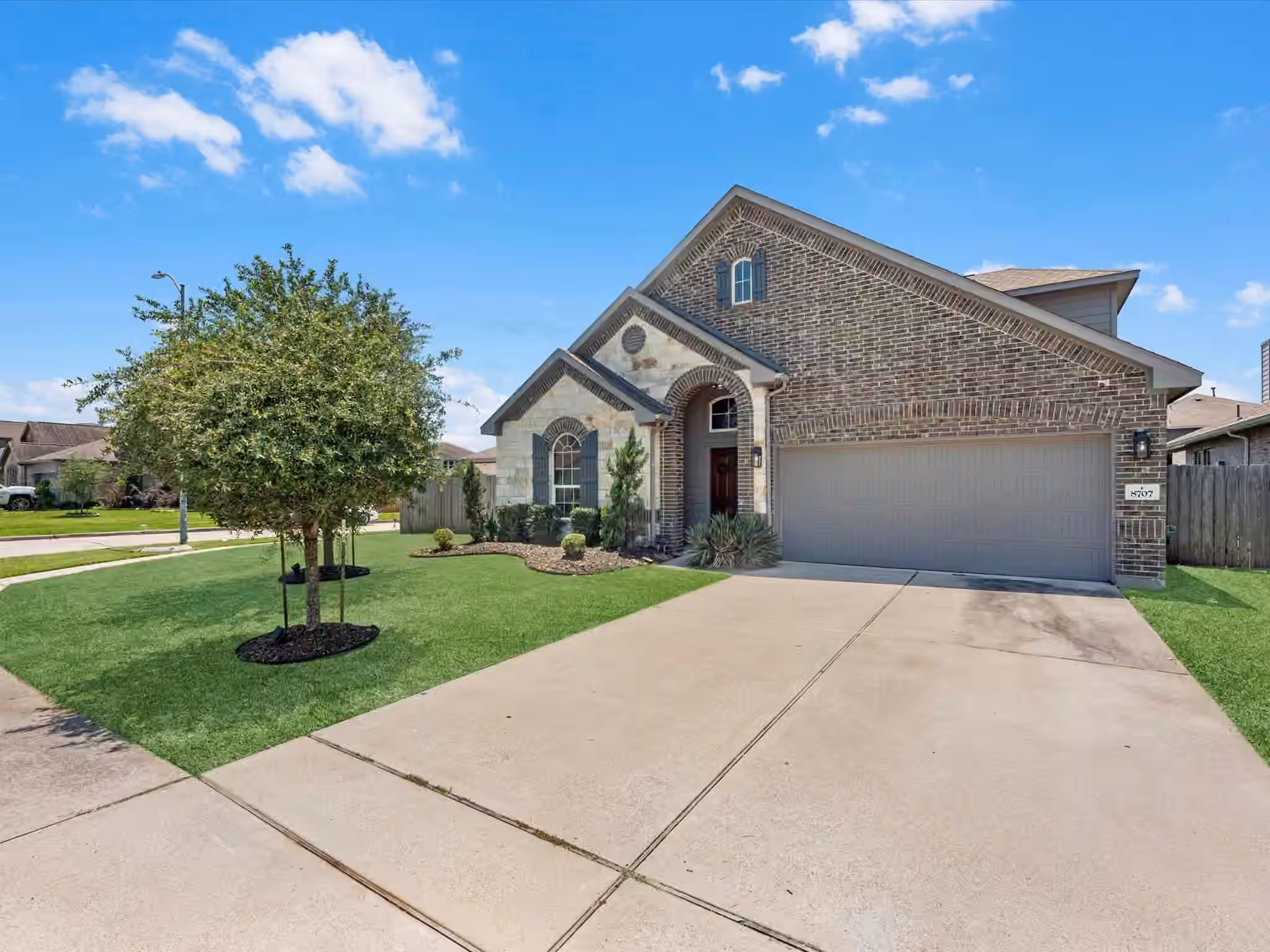 Photo 2 of 8707 W Crescent Lake Circle, Baytown, TX