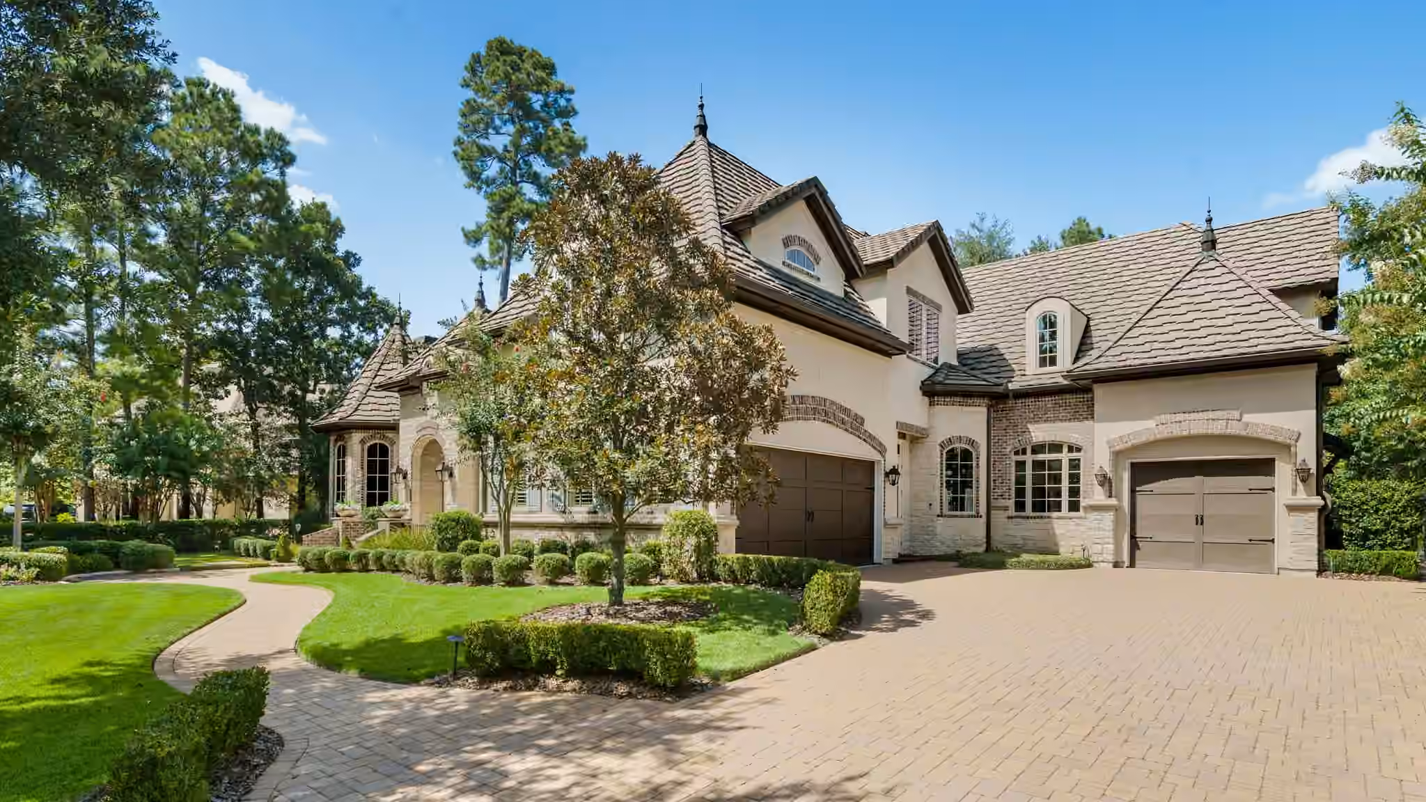 Photo 2 of 26 N Palmiera Circle, The Woodlands, TX