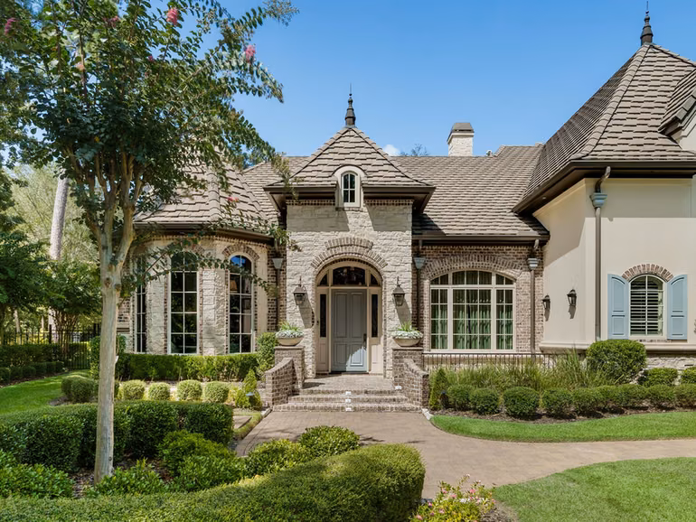 Photo 3 of 26 N Palmiera Circle, The Woodlands, TX
