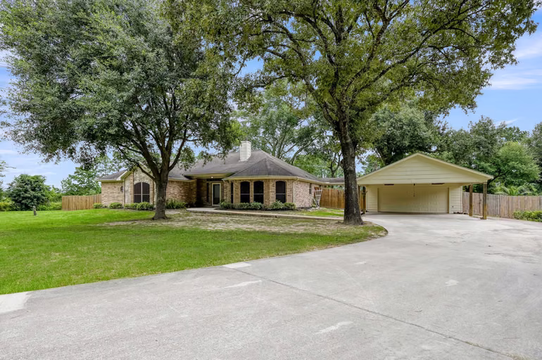 Photo 4 of 20110 Oakwood Court, Humble, TX