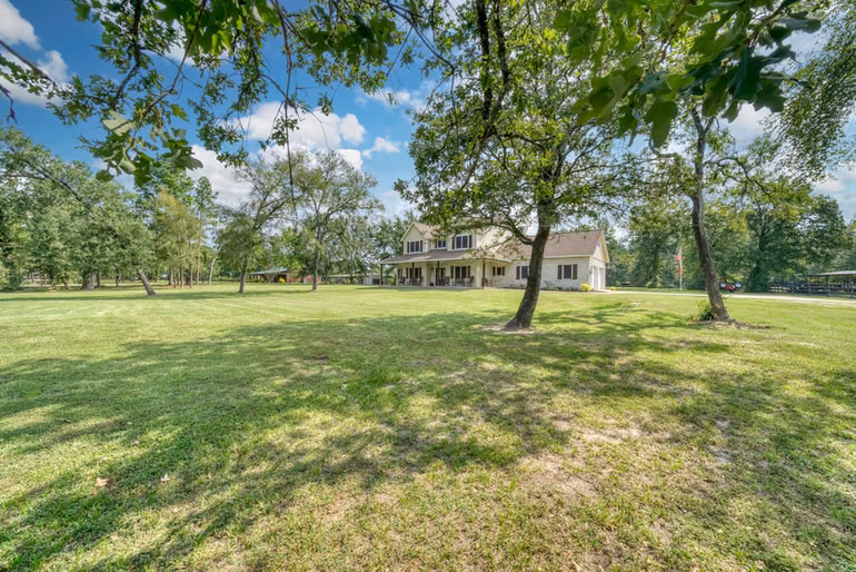 Photo 5 of 26 Woodland Hills Drive, Huntsville, TX
