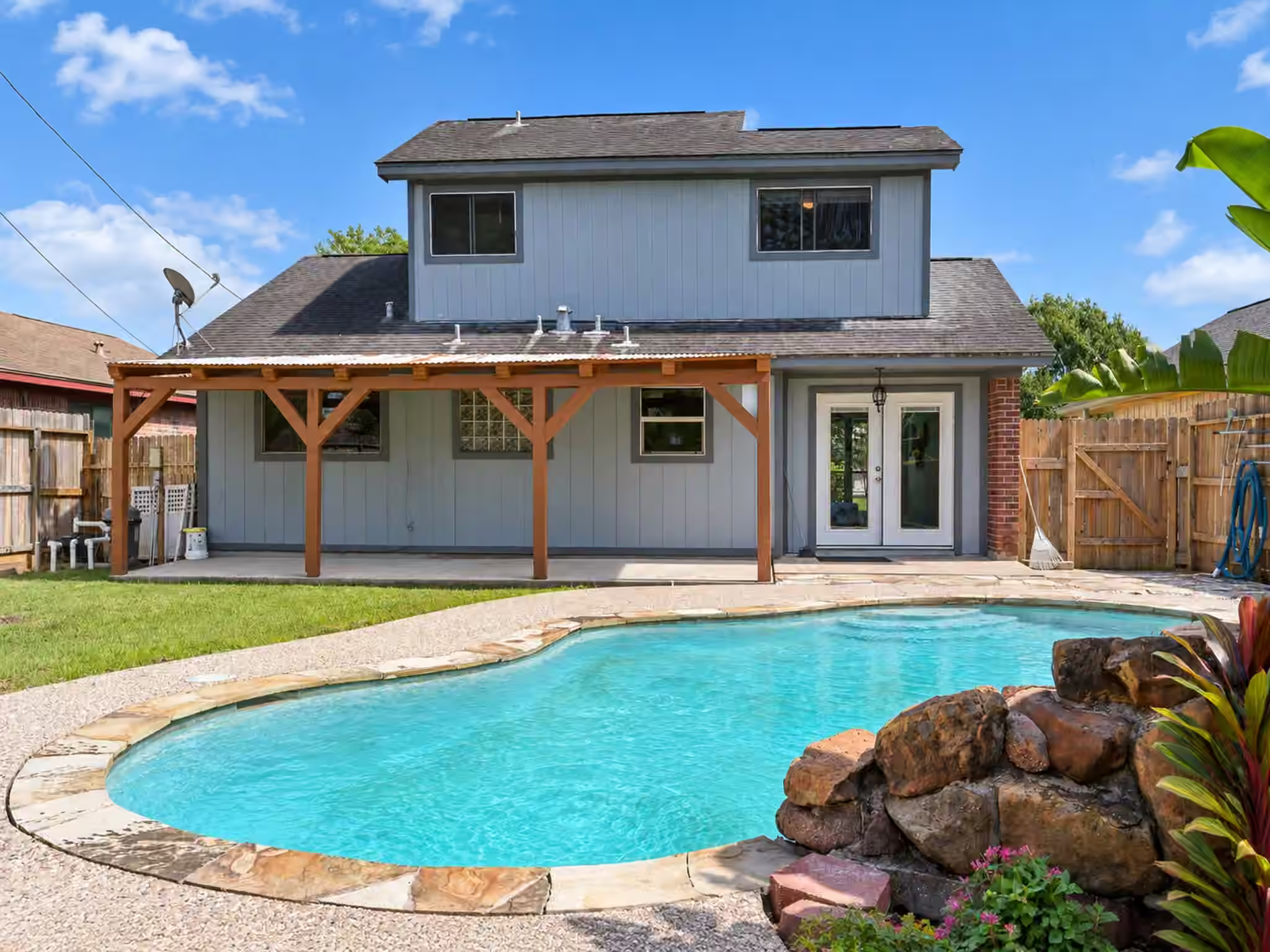 Photo of 3107 Edgewood Drive, Dickinson, TX 77539