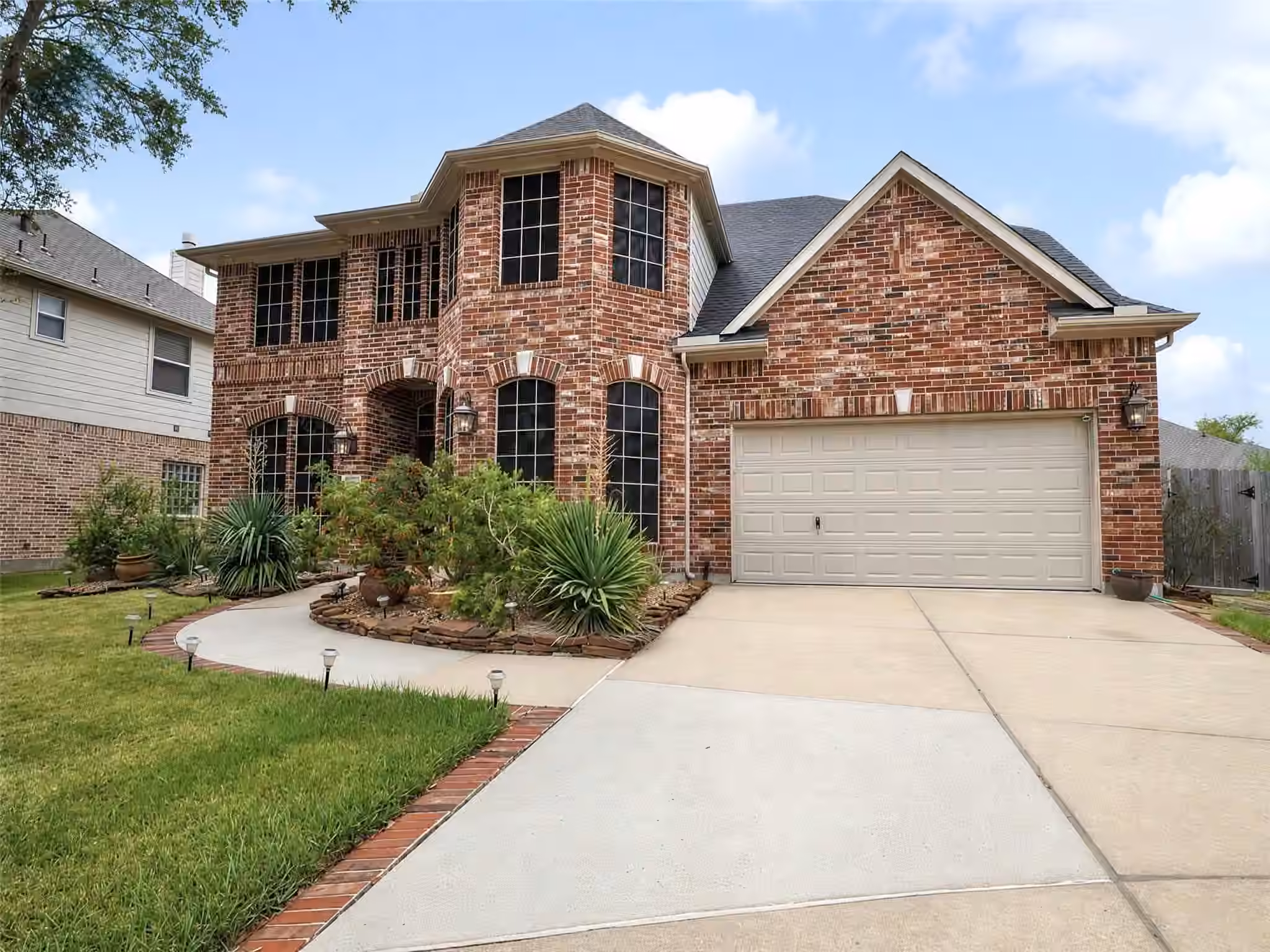 Photo 2 of 1904 Keswick Court, Pearland, TX