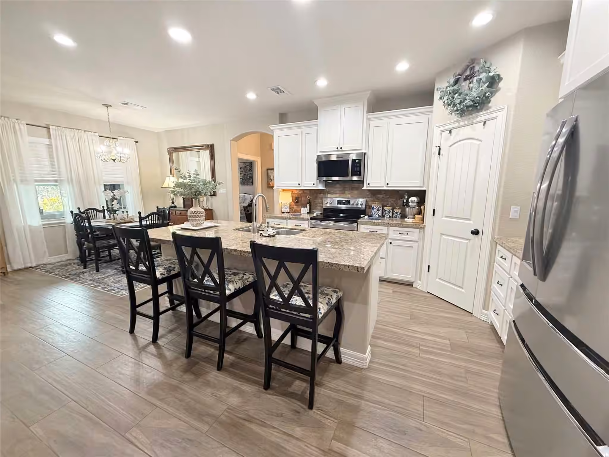 Photo 3 of 429 Twin Lakes Boulevard W, West Columbia, TX