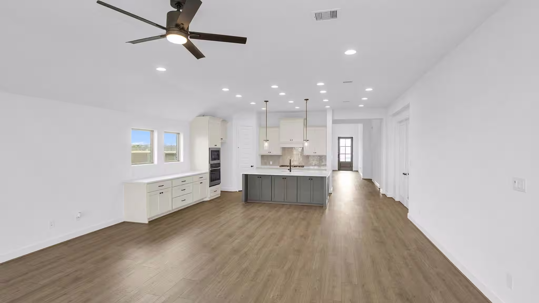 Photo 3 of 1614 Highland Waters Drive, Richmond, TX