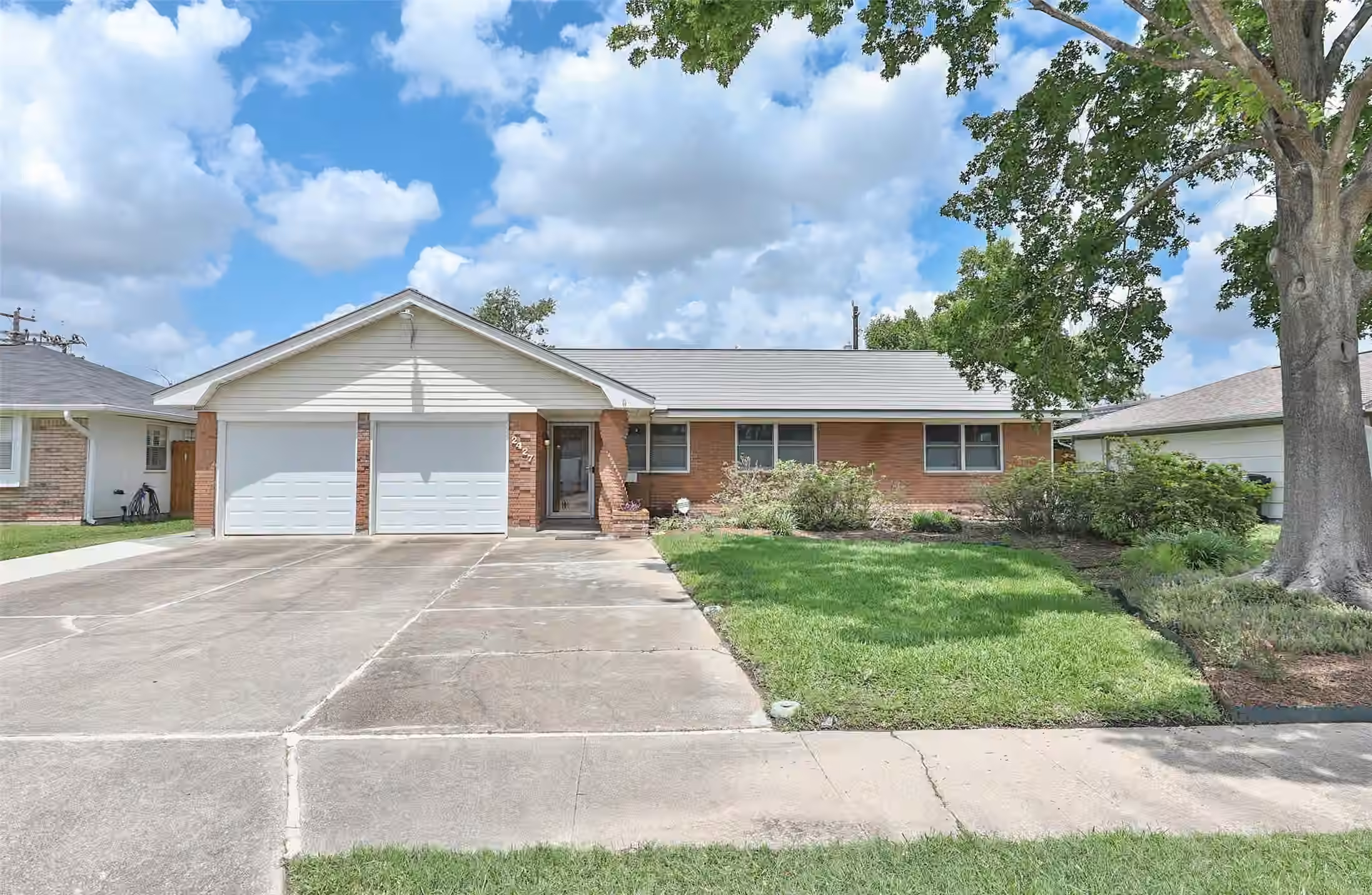 Photo 2 of 2427 Willowby Drive, Houston, TX
