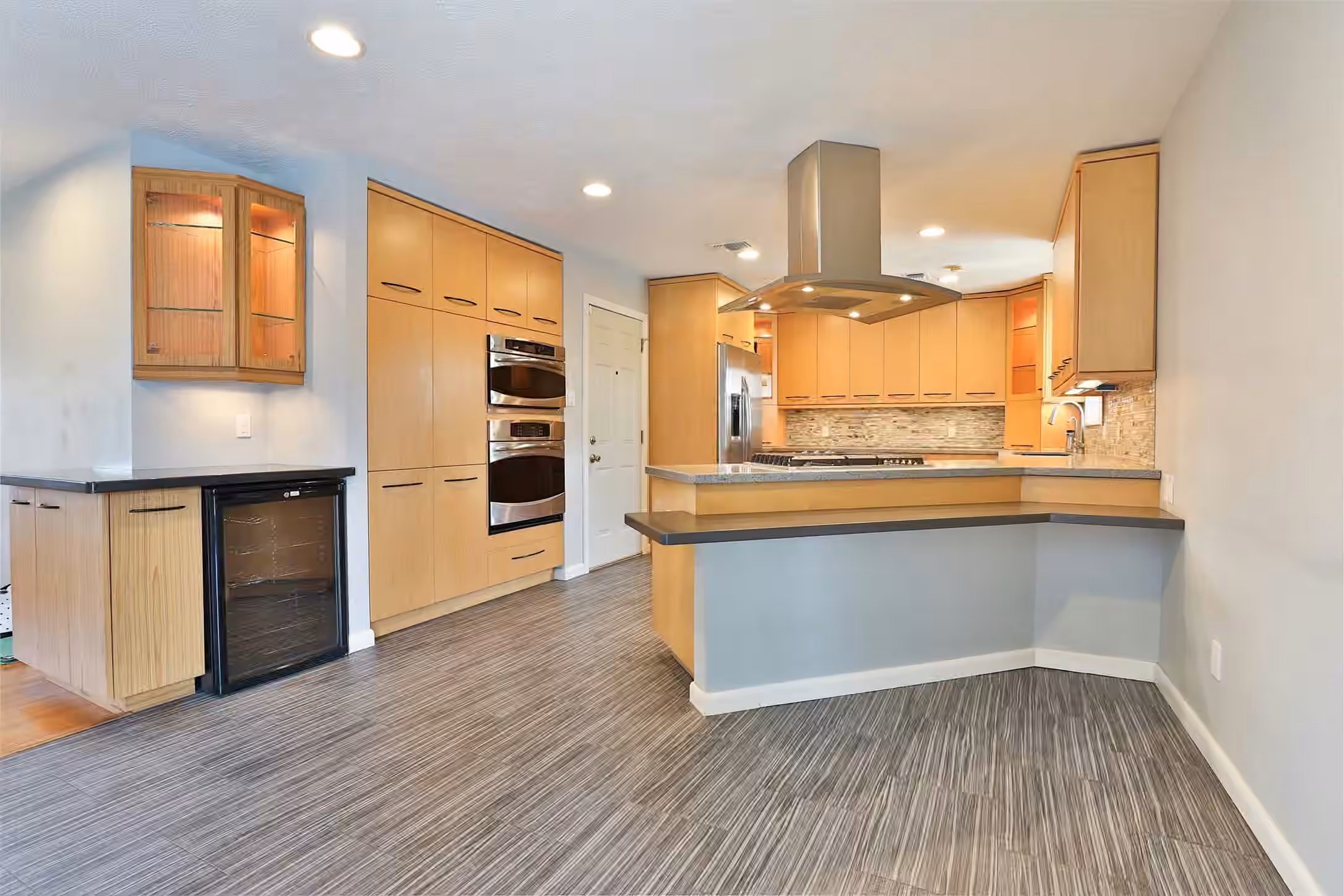Photo 7 of 2427 Willowby Drive, Houston, TX