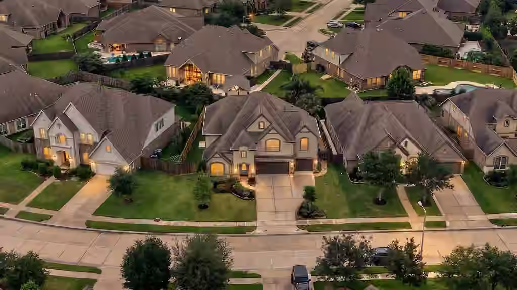 Photo 3 of 2513 Royal Field Lane, Friendswood, TX
