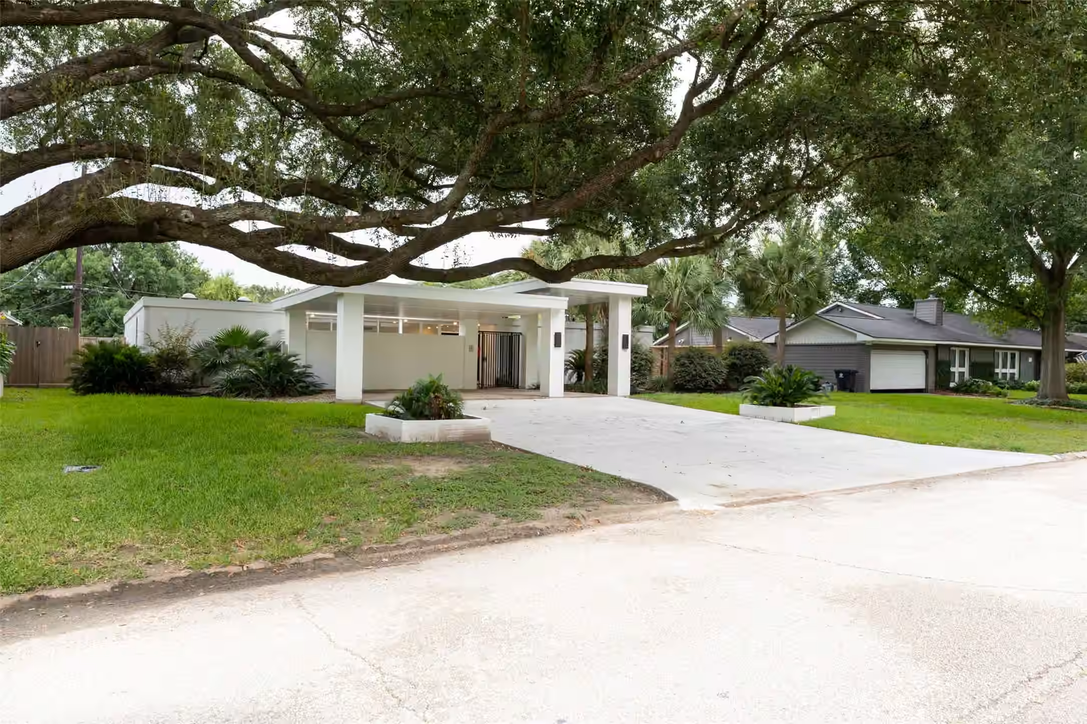 Photo 3 of 10211 Willowgrove Drive, Houston, TX