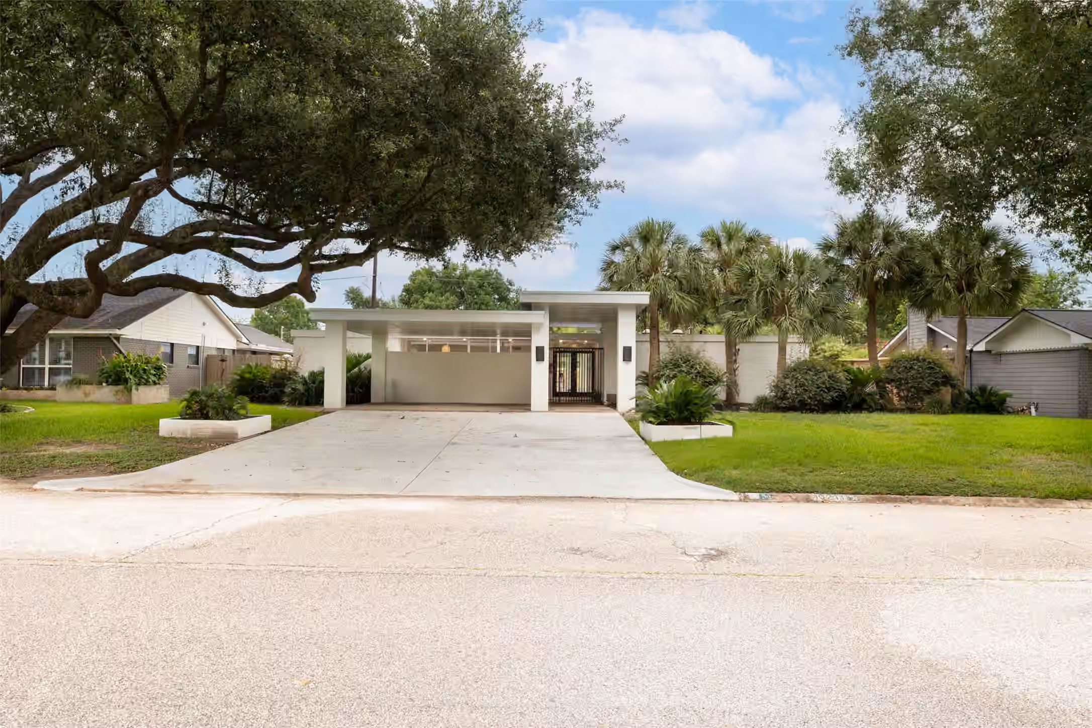 Photo 4 of 10211 Willowgrove Drive, Houston, TX