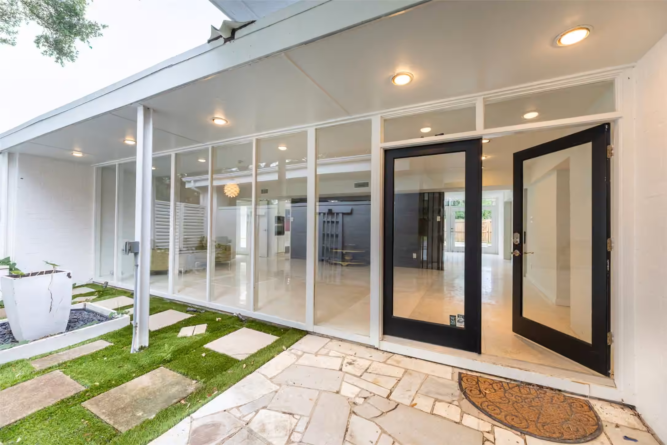 Photo 5 of 10211 Willowgrove Drive, Houston, TX