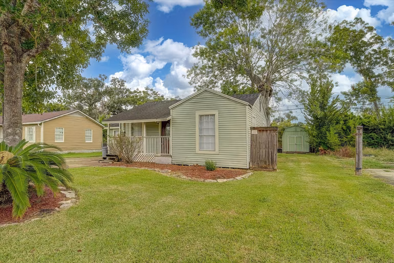 Photo 2 of 126 Huisache Street, Lake Jackson, TX