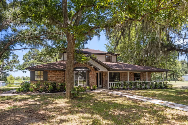 Photo 6 of 21802 Lake View Road, Damon, TX